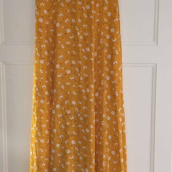 Lulu's Dress - Picture 3 of 4